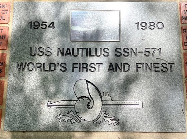 USS NAUTILUS SSN 571 MEMORIAL TABLET