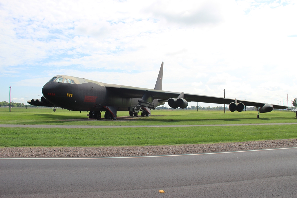 BOEING B-52D “STRATOFORTRESS” MEMORIAL AIRCRAFT BARKSDALE