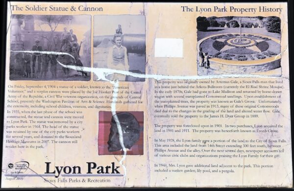 THE SOLDIER STATUE & CANNON WAR MEMORIAL PANEL