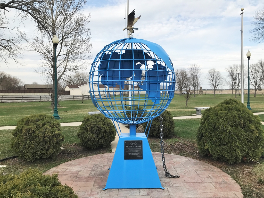 WATERTOWN, SD VETERANS MEMORIAL GLOBE