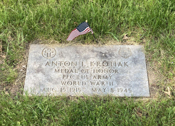 ANTON L KROTIAK MEDAL OF HONOR WAR MEMORIAL GRAVESTONE