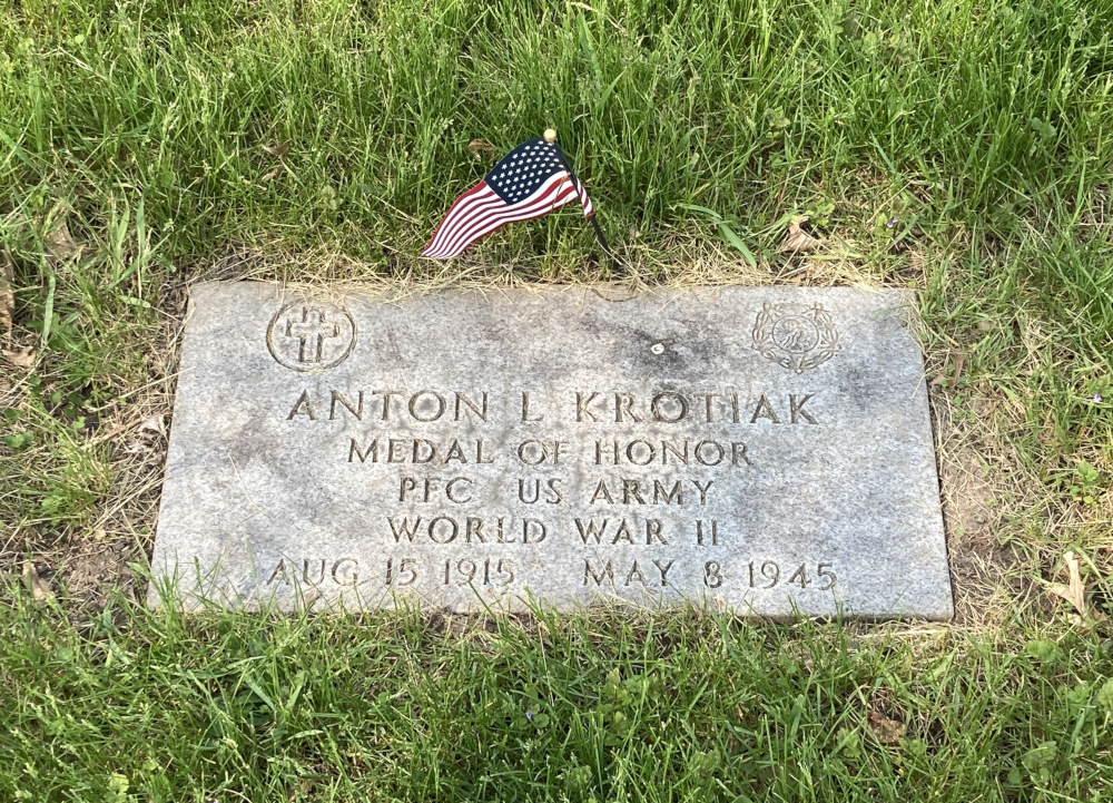 ANTON L KROTIAK MEDAL OF HONOR WAR MEMORIAL GRAVESTONE