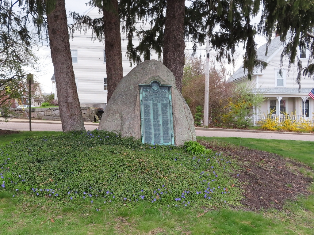 TOWN OF BLACKSTONE WORLD WAR ROLL OF HONOR MEMORIAL