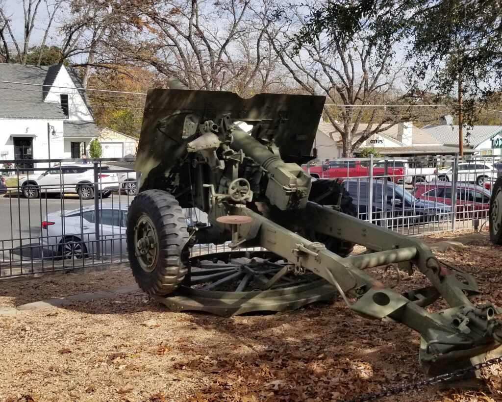 ORDNANCE OF 25-POUNDER FIELD GUN WAR MEMORIAL