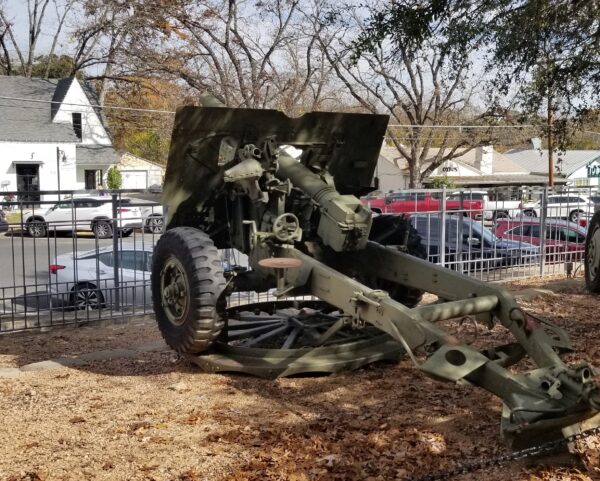 ORDNANCE OF 25-POUNDER FIELD GUN WAR MEMORIAL
