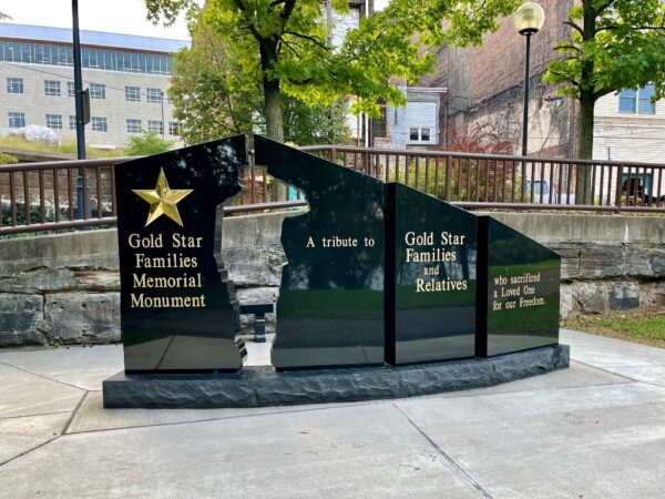 WHEELING GOLD STAR FAMILIES MEMORIAL MONUMENT FRONT