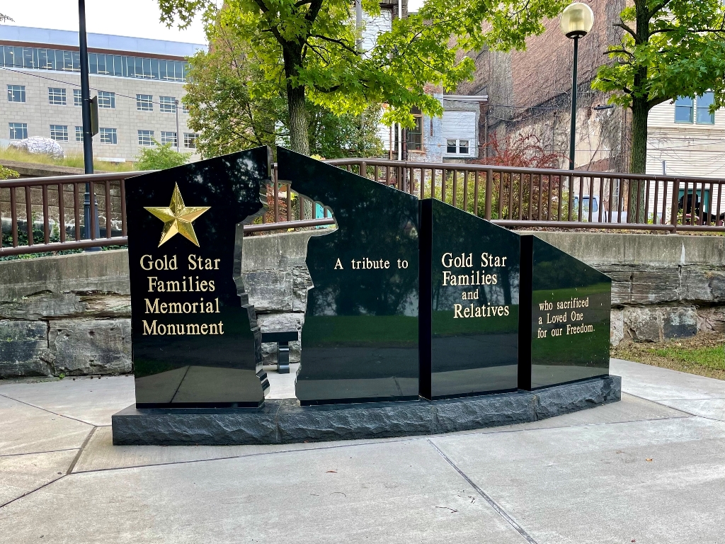 WHEELING GOLD STAR FAMILIES MEMORIAL MONUMENT FRONT