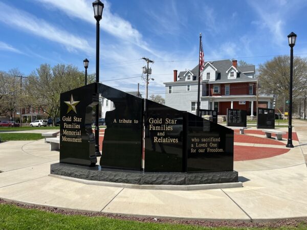 MARSHALL COUNTY GOLD STAR FAMILIES MEMORIAL MONUMENT FRONT