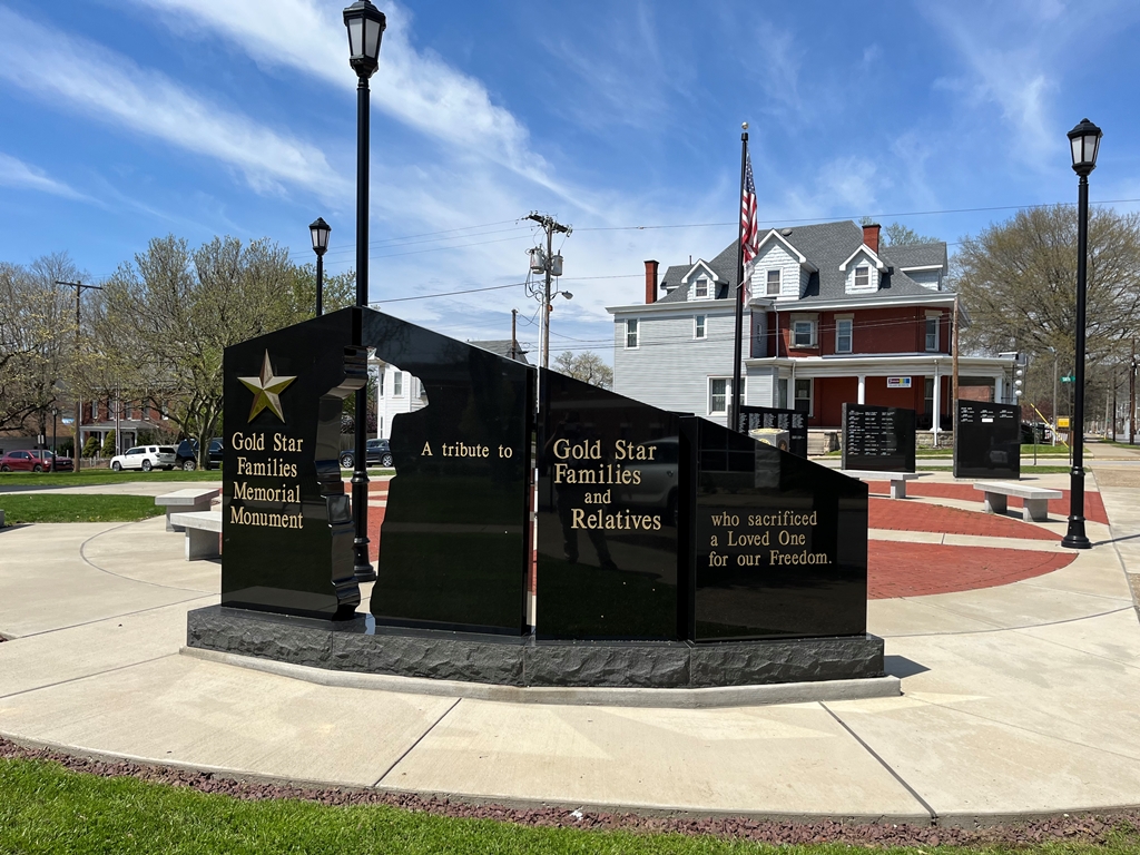 MARSHALL COUNTY GOLD STAR FAMILIES MEMORIAL MONUMENT FRONT