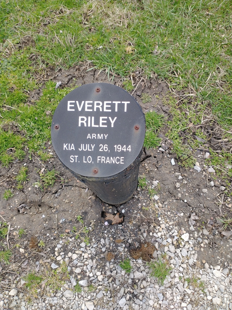 EVERETT RILEY WAR MEMORIAIL BOLLARD