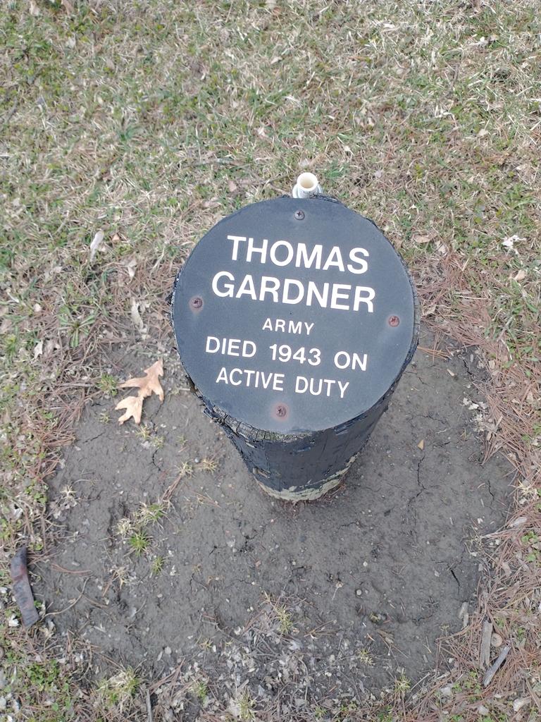 THOMAS GARDENER WAR MEMORIAL BOLLARD