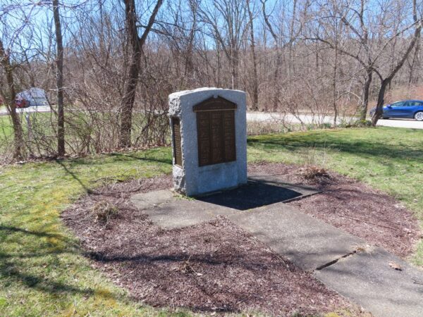 QUINEBAUG HONOR ROLL WORLD WAR 2 MEMORIAL