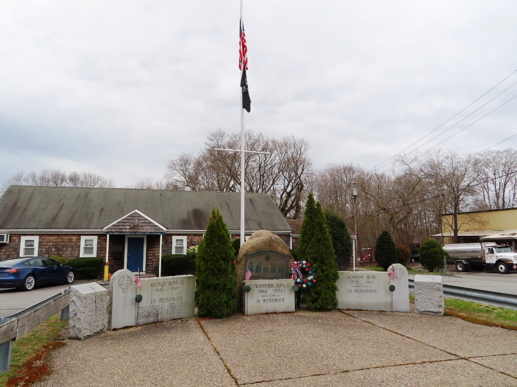 PLAINVILLE WAR VETERANS MEMORIAL