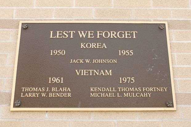 STOUGHTON KOREAN WAR AND VIETNAM WAR MEMORIAL PLAQUE