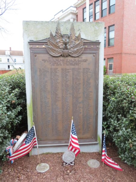 LINCOLN, RI WORLD WAR MEMORIAL