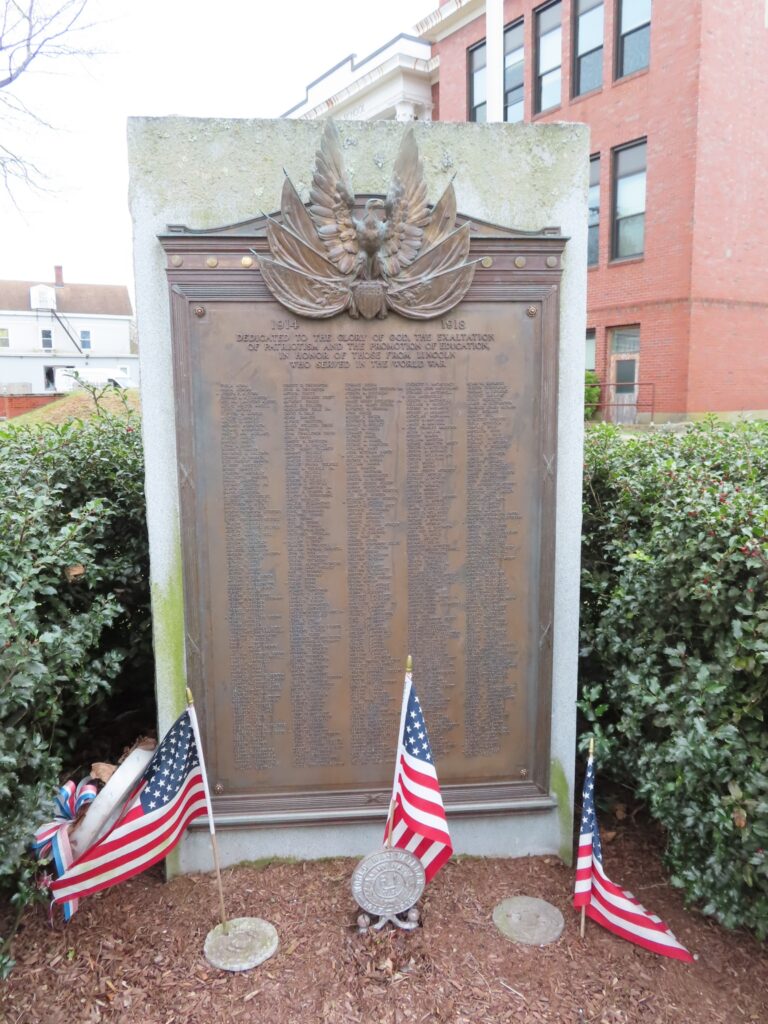 LINCOLN, RI WORLD WAR MEMORIAL