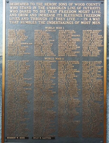 WOOD COUNTY WORLD WAR I AND WORLD WAR II MEMORIAL PLAQUE