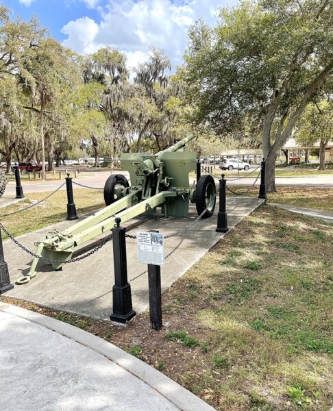 US ARMY HOWITZER 75MM WAR MEMORIAL CANNON