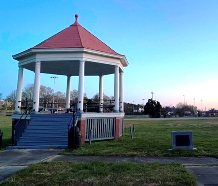 THIRD WOMEN’S ARMY CORPS TRAINING CENTER MEMORIAL GAZEBO