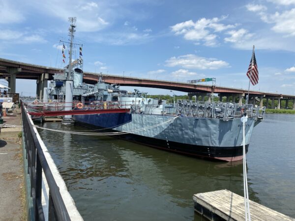 USS SLATER DE-766 WAR MEMORIAL SHIP