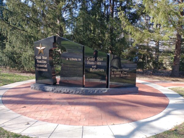 FRANKFORT GOLD STAR FAMILIES MEMORIAL MONUMENT FRONT