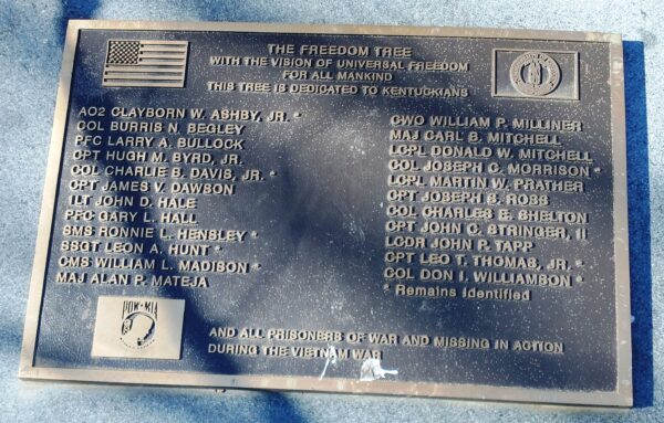 THE FREEDOM TREE DEDICATED TO KENTUCKIANS MEMORIAL PLAQUE