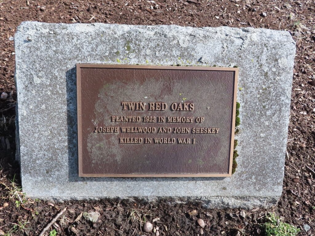 TWIN RED OAKS WAR MEMORIAL PLAQUE
