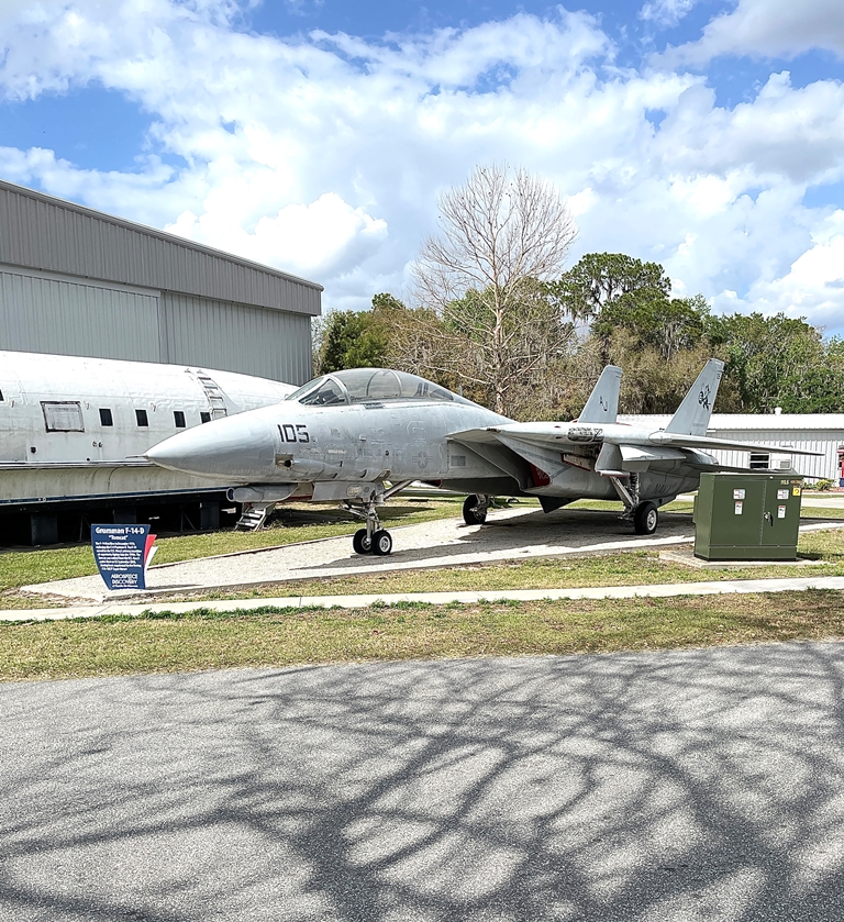 GRUMMAN F-14-D “TOMCAT” MEMORIAL AIRCRAFT