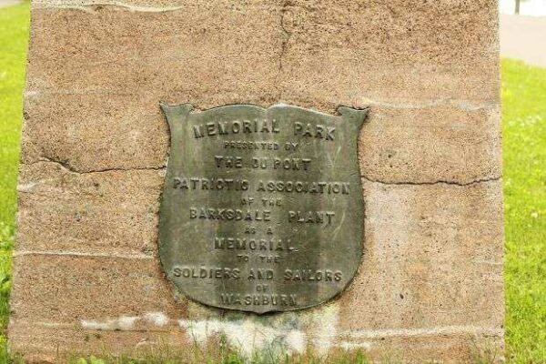 MEMORIAL TO THE SOLDIERS AND SAILORS OF WASHBURN PLAQUE