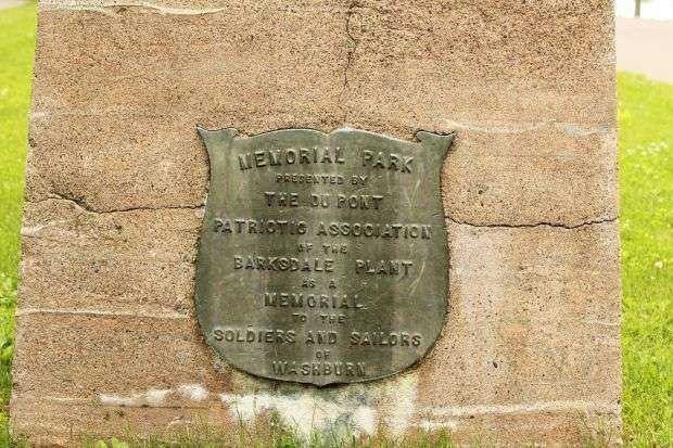 MEMORIAL TO THE SOLDIERS AND SAILORS OF WASHBURN PLAQUE