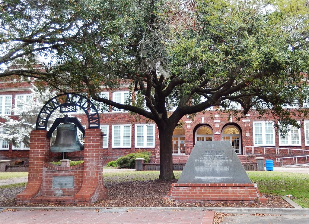 GLYNN ACADEMY VIETNAM VETERANS MEMORIAL