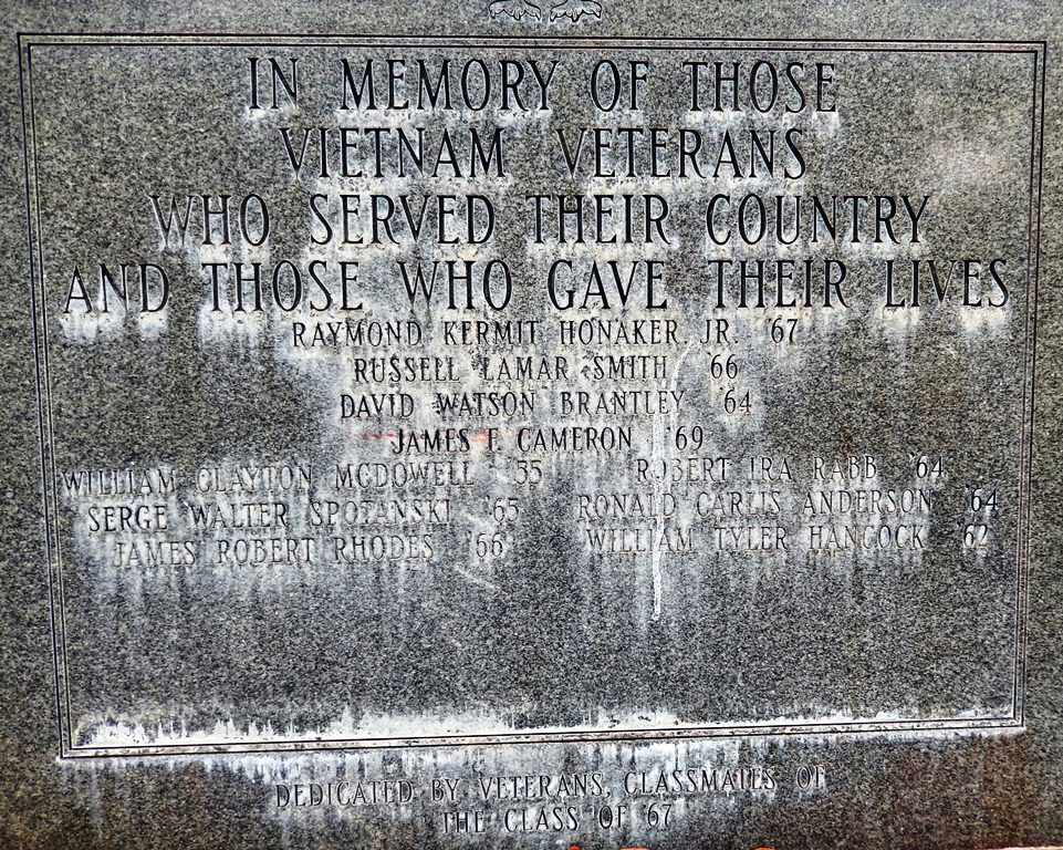 GLYNN ACADEMY VIETNAM VETERANS MEMORIAL STONE