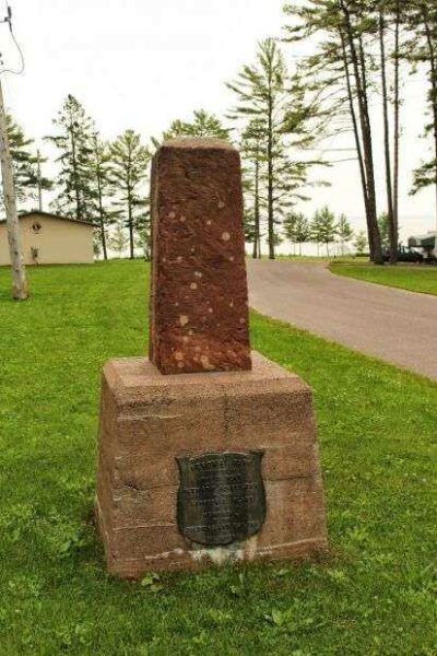 MEMORIAL TO THE SOLDIERS AND SAILORS OF WASHBURN