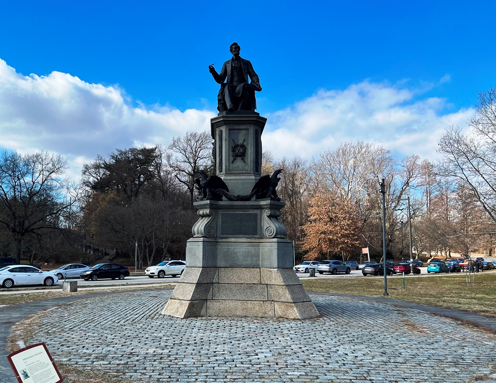 ABRAHAM LINCOLN FROM A GRATEFUL PEOPLE MEMORIAL