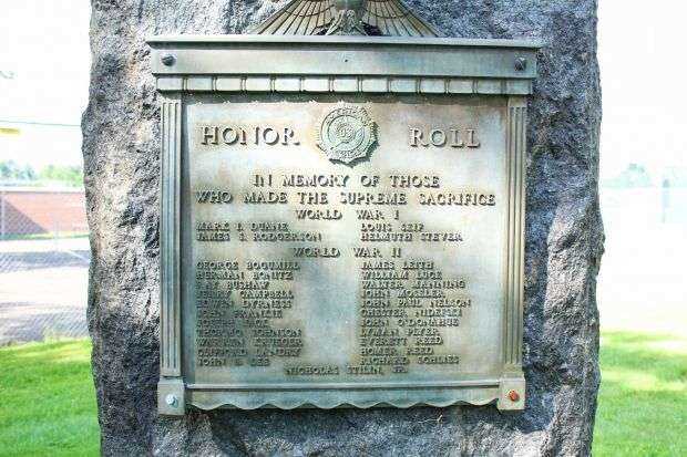 MELLEN WORLD WAR I AND WORLD WAR II MEMORIAL PLAQUE