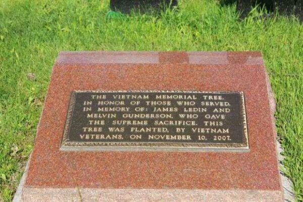 MELLEN VIETNAM MEMORIAL TREE PLAQUE