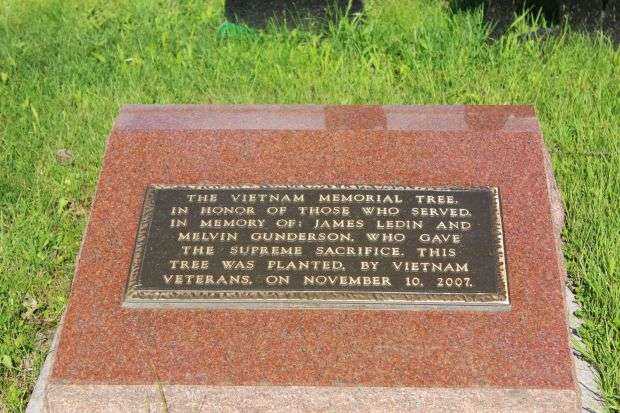 MELLEN VIETNAM MEMORIAL TREE PLAQUE