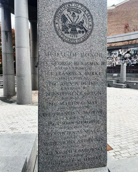 NEW JERSEY WORLD WAR II MEMORIAL MEDAL OF HONOR STONE B