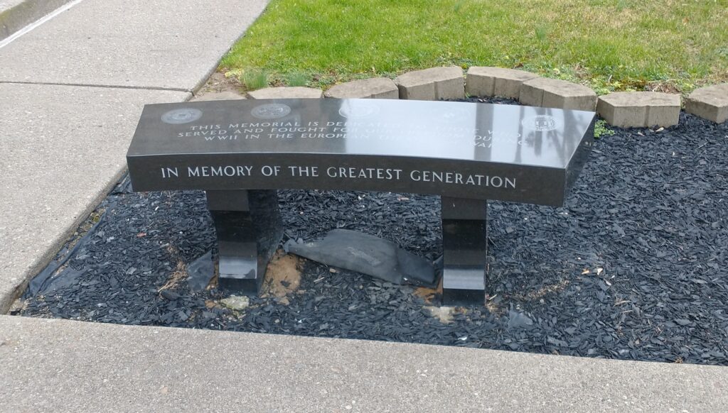 IN MEMORY OF THE GREATEST GENERATION WAR MEMORIAL BENCH