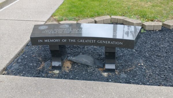 IN MEMORY OF THE GREATEST GENERATION WAR MEMORIAL BENCH