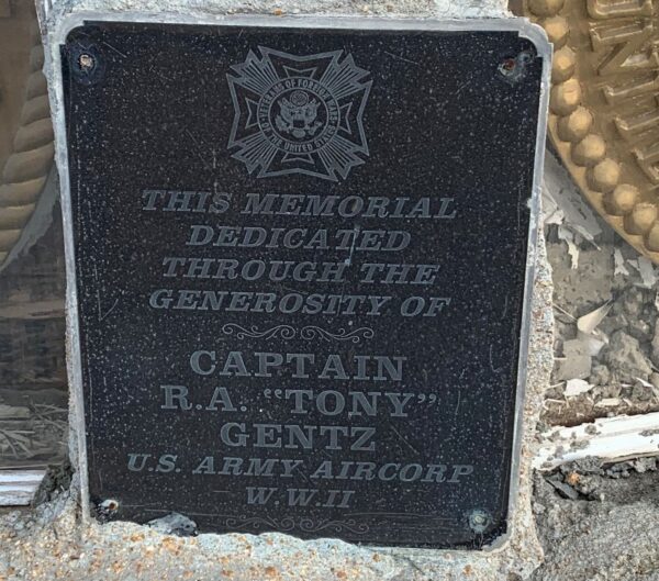 CAPTAIN R.A. GENTZ WAR MEMORIAL PLAQUE