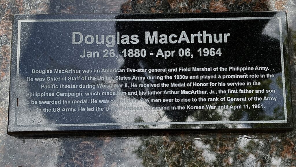 DOUGLAS MACARTHUR MEDAL OF HONOR WAR MEMORIAL PLAQUE