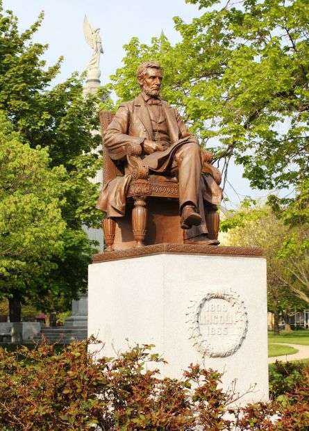STATUE OF ABRAHAM LINCOLN