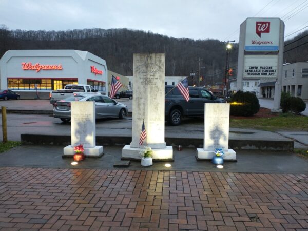 CLAY COUNTY WORLD WARS VETERANS MEMORIAL