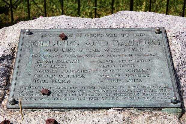 SOLDIERS AND SAILORS WORLD WAR I MEMORIAL TREE PLAQUE