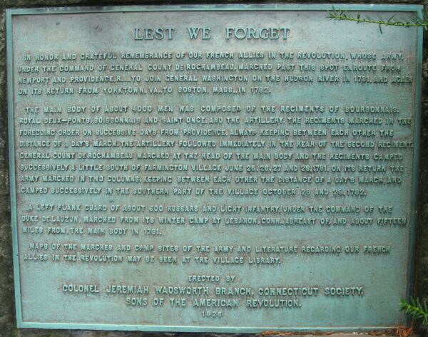 LEST WE FORGET WAR MEMORIAL PLAQUE