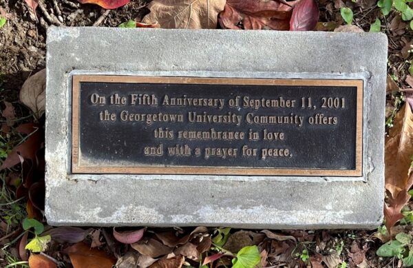 GEORGETOWN UNIVERSITY COMMUNITY SEPTEMBER 11, 2001 MEMORIAL TREE PLAQUE