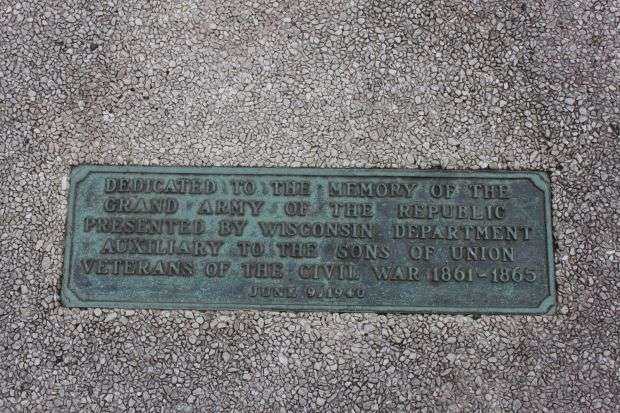 TO THE MEMORY OF THE G.A.R. MEMORIAL BENCH PLAQUE
