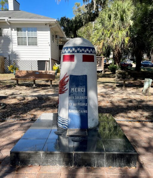 BORNE MONUMENT SIDE A