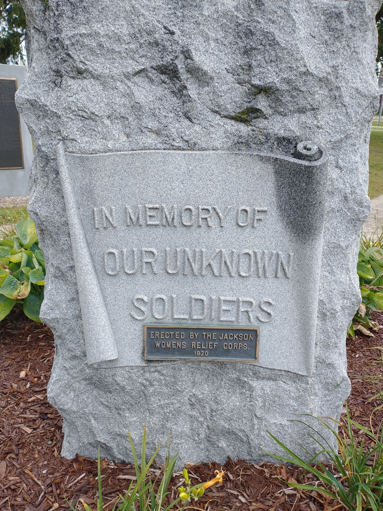 IN MEMORY OF OUR UNKNOWN SOLDIERS MEMORIAL